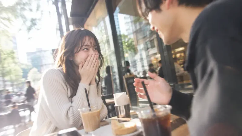 カフェで弾む、ふたりの会話