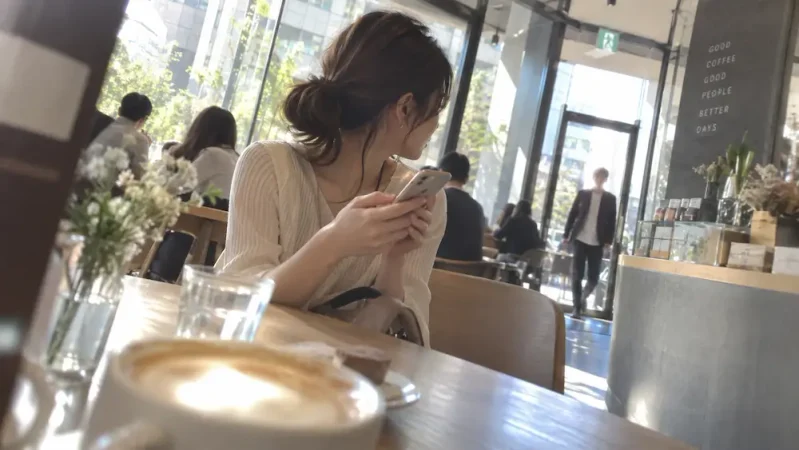 カフェで待つひととき